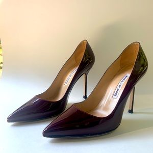 MANOLO BLAHNIK BURGUNDY PATENT POINTED TOE PUMPS WOMENS SIZE 35.5 (US 5.5)